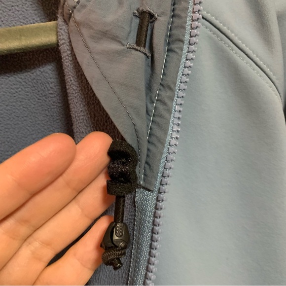 Patagonia jacket 2 hidden zipped pockets. - Picture 7 of 10